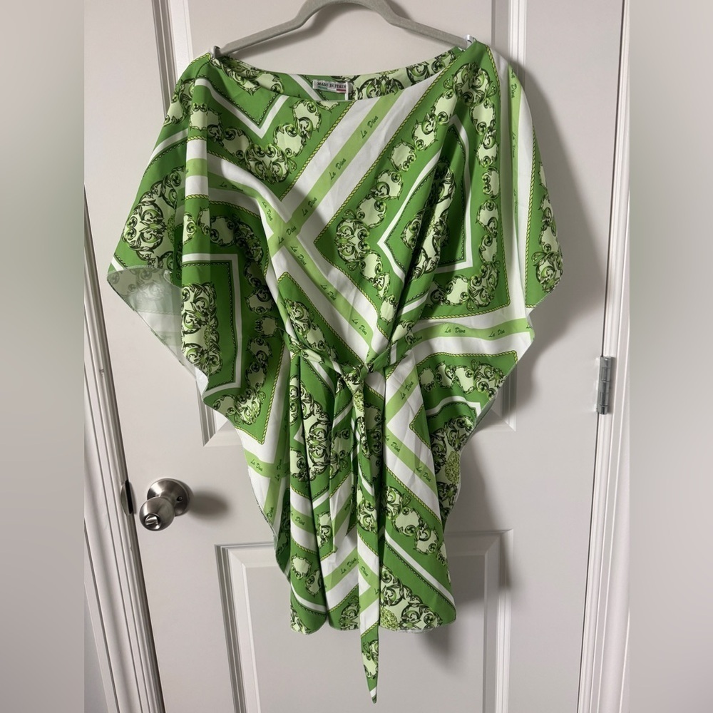 NWT Vatchio Green and White Patterned Poncho Top